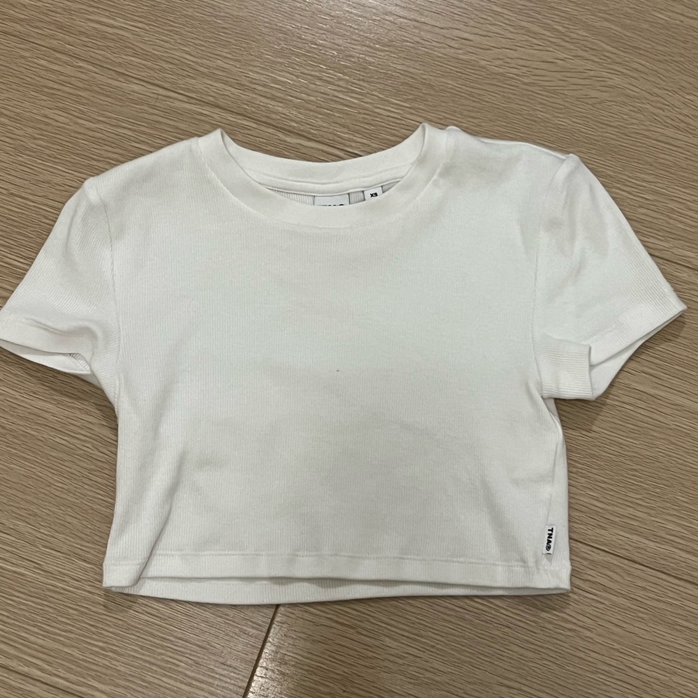 Aritzia TNA crop top - Picture 2 of 2